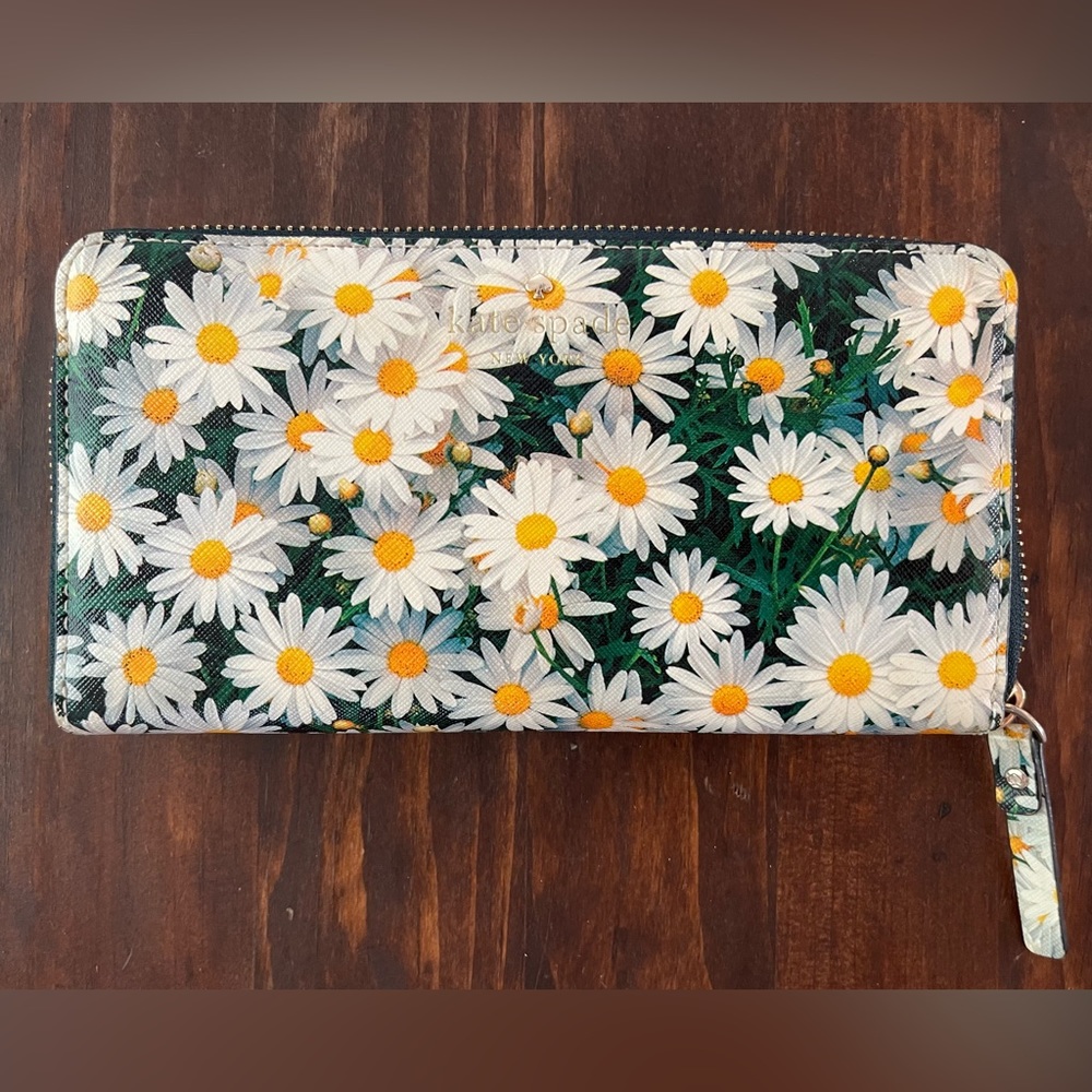 Kate Spade New York Cedar Street Daisy Lacey Wallet
